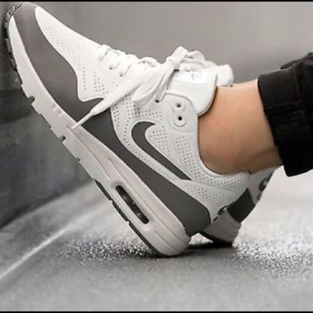 Nike Women's Air Max 1 Ultra Moire Running